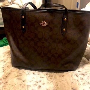 Very cute authentic Coach bag, medium size, Good condition.
